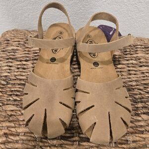 Elegant Tan Leather Sandals